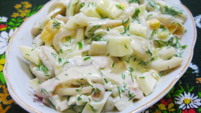Салат из кальмаров и яиц