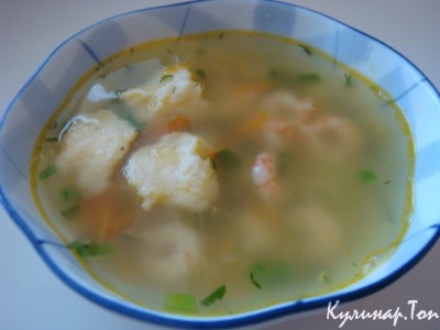 Суп с клецками и креветками