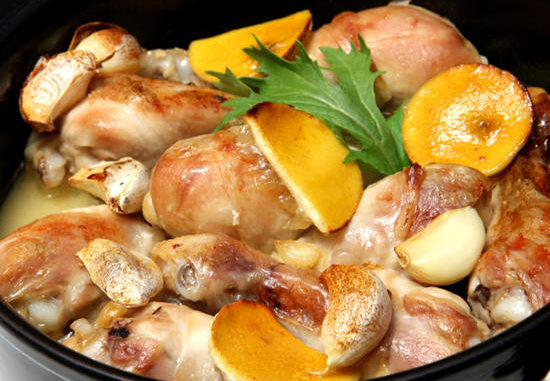 Запеченная курица с лимонами и белым вином