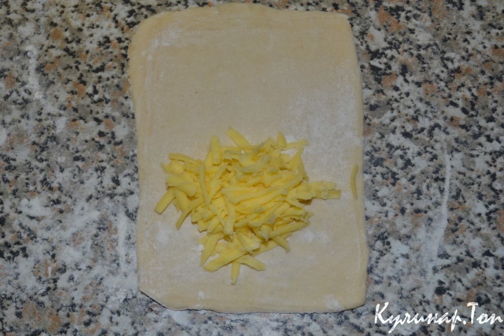 Слойки с сыром