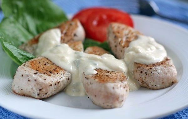 Филе индейки с сырным соусом