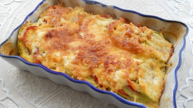 Кабачки, запеченные с помидорами и сыром