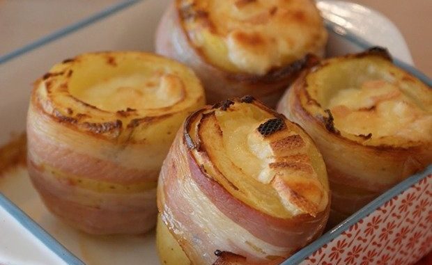 Картофель, запеченный в беконе