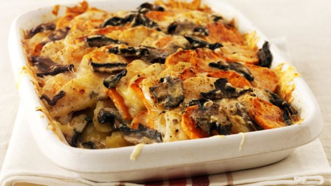 Картофельный гратен с курицей и грибами