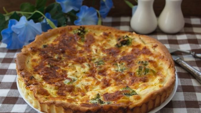 Киш с курицей и брокколи