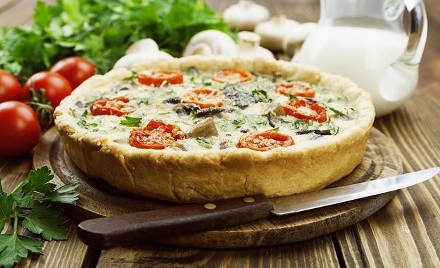 Киш с беконом и помидорами Киш с беконом и помидорами