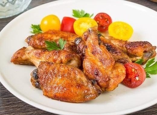 Кисло-сладкие куриные крылышки с чесноком