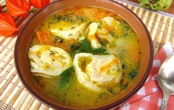 Куриный суп с сырными рулетиками