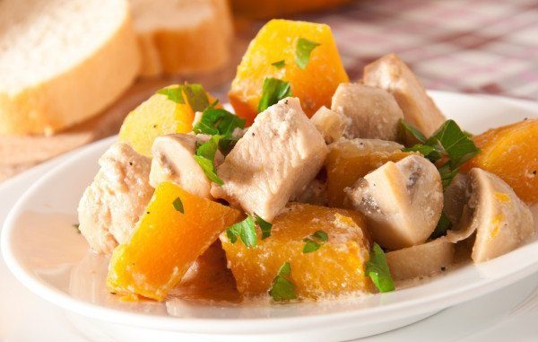 Курица с тыквой и шампиньонами в сливках
