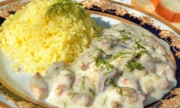 Курица в молочно - чесночном соусе
