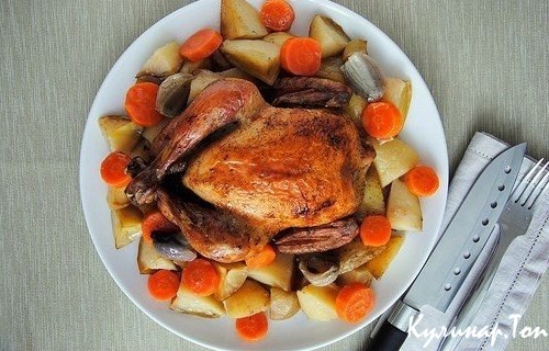 Курица, запеченная с картофелем и морковью в белом вине