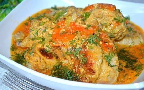 Нежная курочка в сметанном соусе в мультиварке
