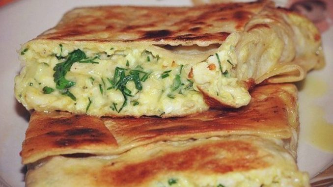 Пирог из лаваша с сыром и зеленью