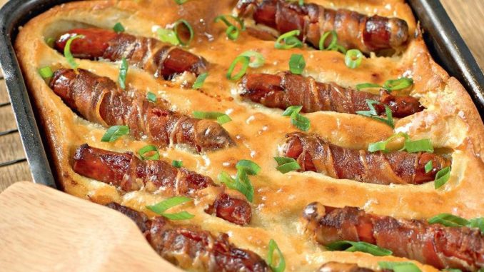 Пирог с сосисками