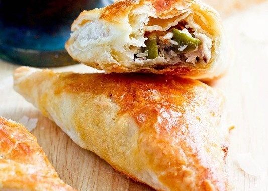 Пирожки с оливками, тунцом и пармезаном