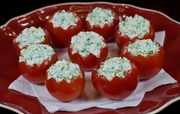Помидоры с мягким сыром