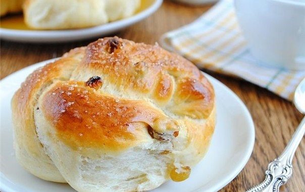 Пряные булочки с изюмом