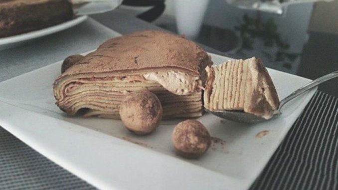 Шоколадный торт из блинов с амаретто
