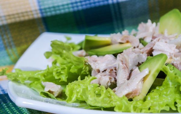 Салат из куриной грудки с авокадо Салат из куриной грудки с авокадо