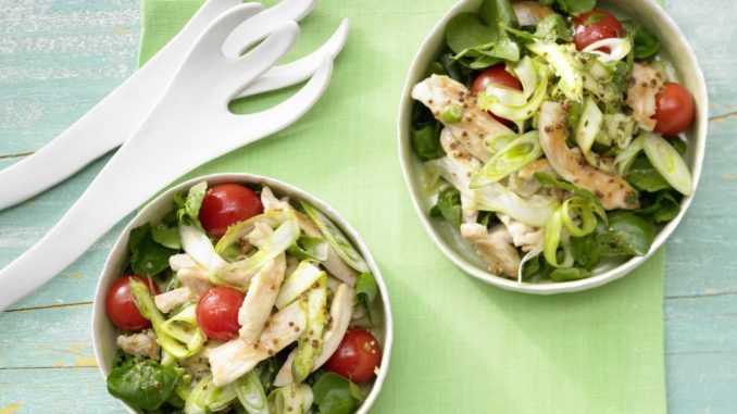 Салат из спаржи и куриной грудки