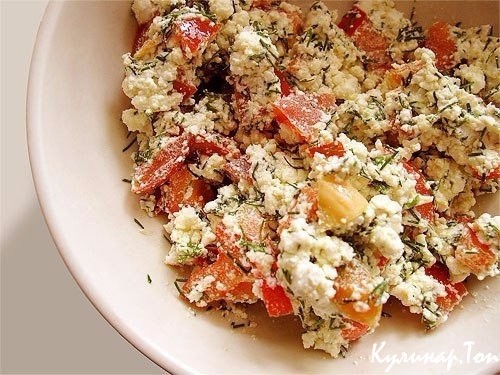 Салат из творога с овощами