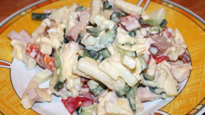 Салат с курицей и ветчиной Салат с курицей и ветчиной