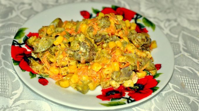 Салат с морковью и печенью