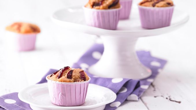 Сливовые маффины с кунжутом Сливовые маффины с кунжутом