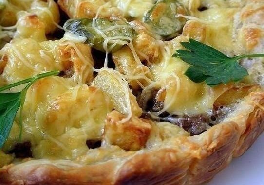 Слоёный пирог с картошкой,фаршем,сыром