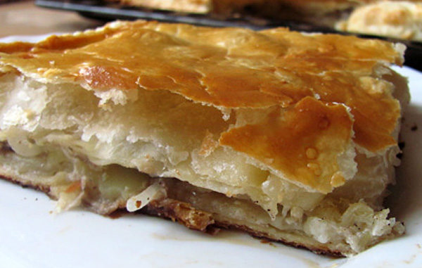 Слоёный пирог с мясом и картофелем