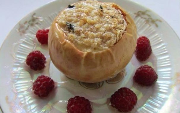 Яблоки, запечённые с овсянкой и творогом