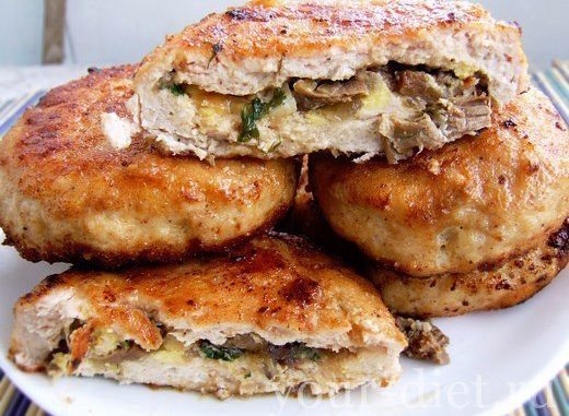 Зразы из куриной грудки с грибами и яйцами