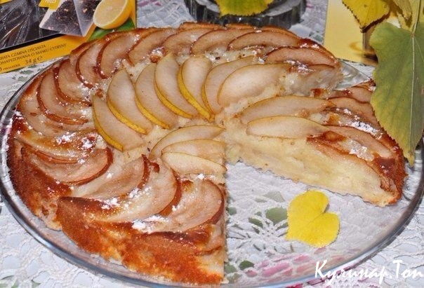 Йогуртовый бисквитный пирог с грушами