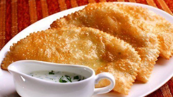 Чебуреки с куриной печенкой и ветчиной