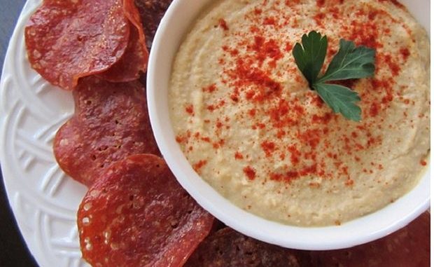 Чипсы из салями с горчичным соусом Чипсы из салями с горчичным соусом