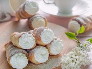 Cлоеные трубочки с белковым кремом