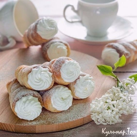 Cлоеные трубочки с белковым кремом