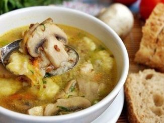 Гречневый суп с грибами и картофельными клёцками
