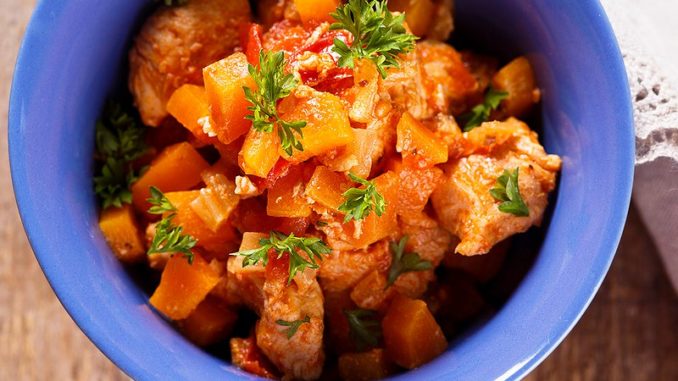 Индейка, томленая с овощами Индейка, томленая с овощами