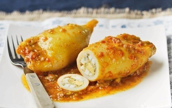 Кальмары фаршированные креветками под соусом Кальмары фаршированные креветками под соусом