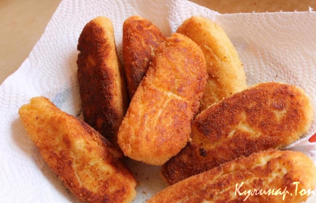 Картофельные колбаски с творогом и манкой в мультиварке