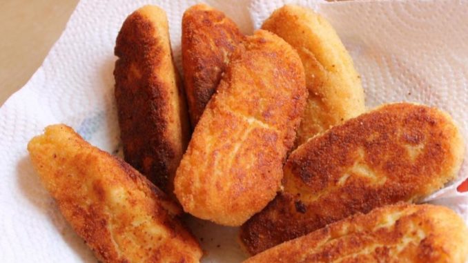 Картофельные колбаски с творогом и манкой в мультиварке Картофельные колбаски с творогом и манкой в мультиварке