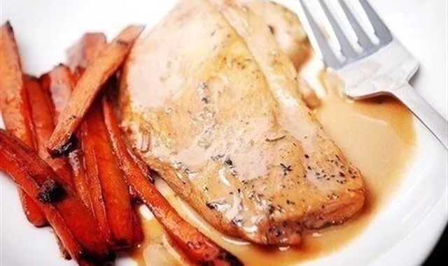 Куриные грудки в кефирном соусе Куриные грудки в кефирном соусе