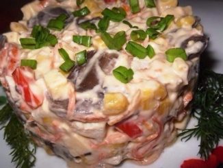 Куриный салат с грибами и кукурузой