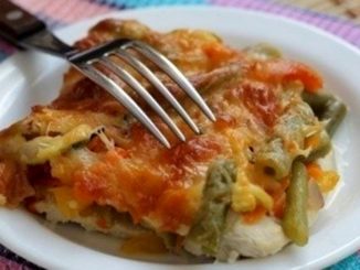 Курица под овощами