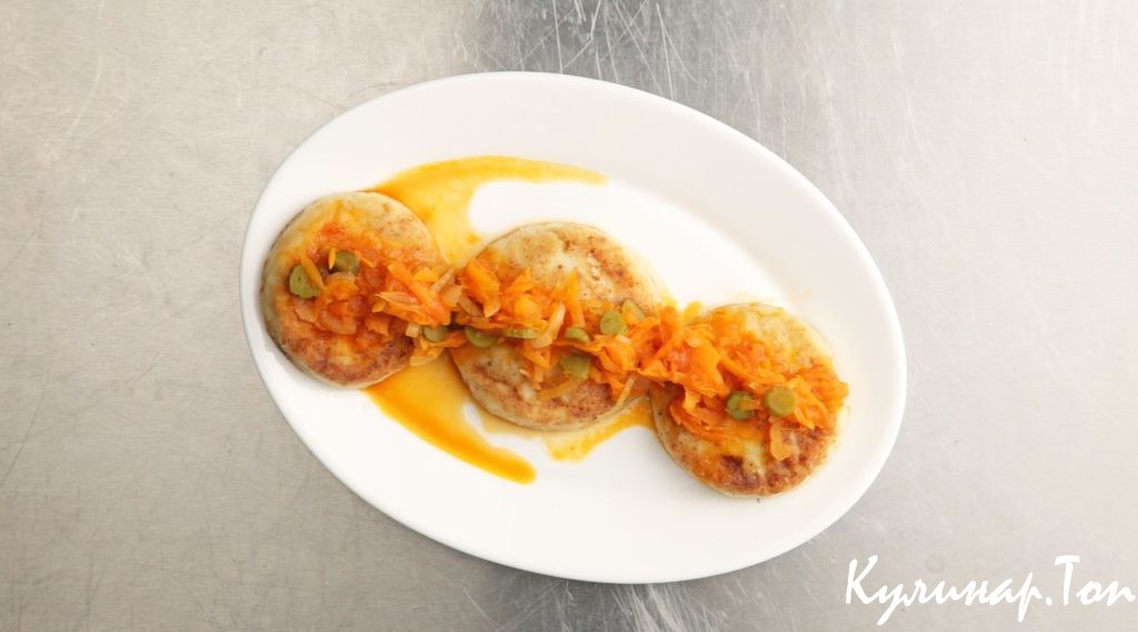 Медальоны из щуки с маринадом из корнишонов