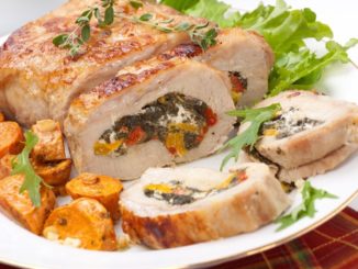 Мясной рулет с овощами