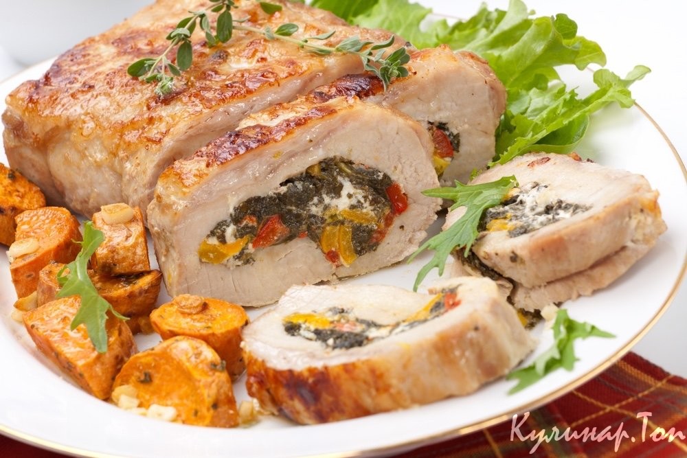 Мясной рулет с овощами