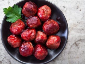 Мясные тефтельки в клюквенном соусе