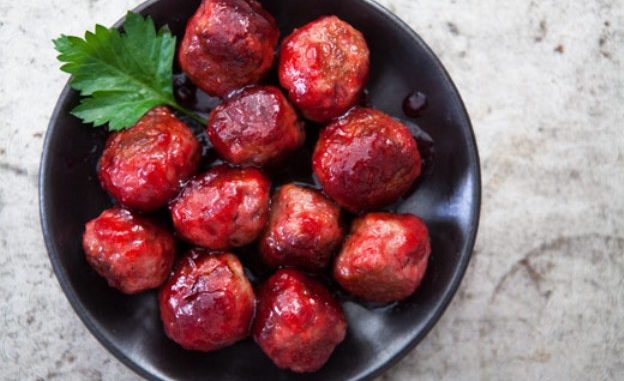 Мясные тефтельки в клюквенном соусе Мясные тефтельки в клюквенном соусе